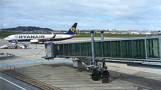 La cancelación de un vuelo a Londres de Ryanair deja en tierra a casi 200 pasajeros: «Me he quedado sin despedida de soltera»