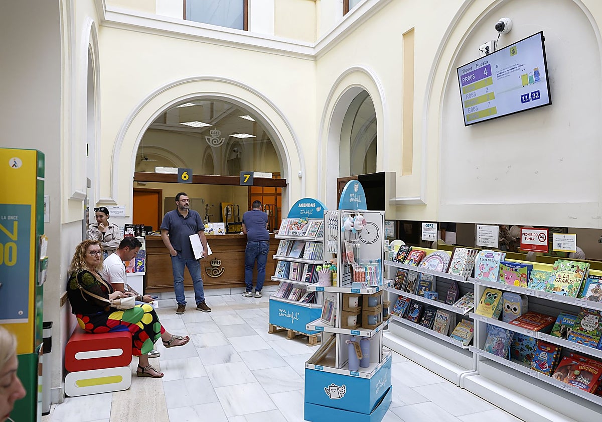 Correos supera el atasco de 40.000 cartas sin entregar en Torrelavega tras reforzar la plantilla