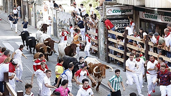 Limpio segundo encierro en Ampuero