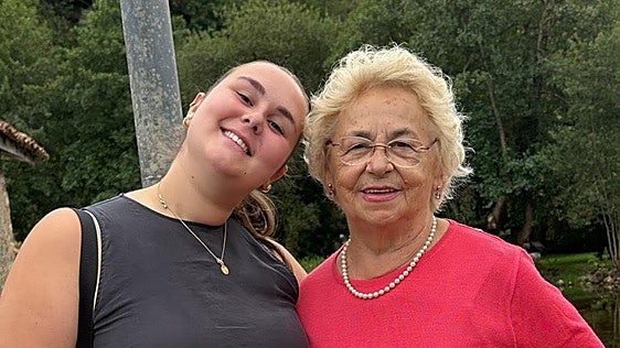 «Mi abuela se ha comprado hasta una chaqueta nueva para ver a Raphael»