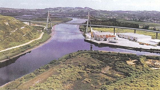 El Gobierno regional busca una empresa que construya el millonario puente de Requejada