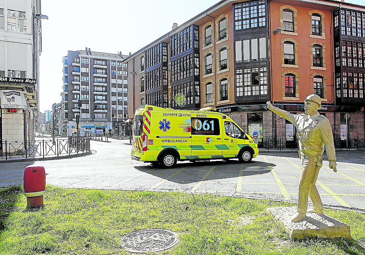 Multan a las ambulancias por entrar sin permiso a calles peatonales de Torrelavega