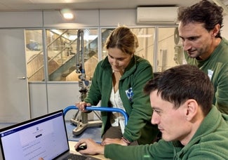 Javier Moreno Abian: «Buscamos siempre alianzas con proveedores locales e instituciones regionales para proyectos de I+D+i»