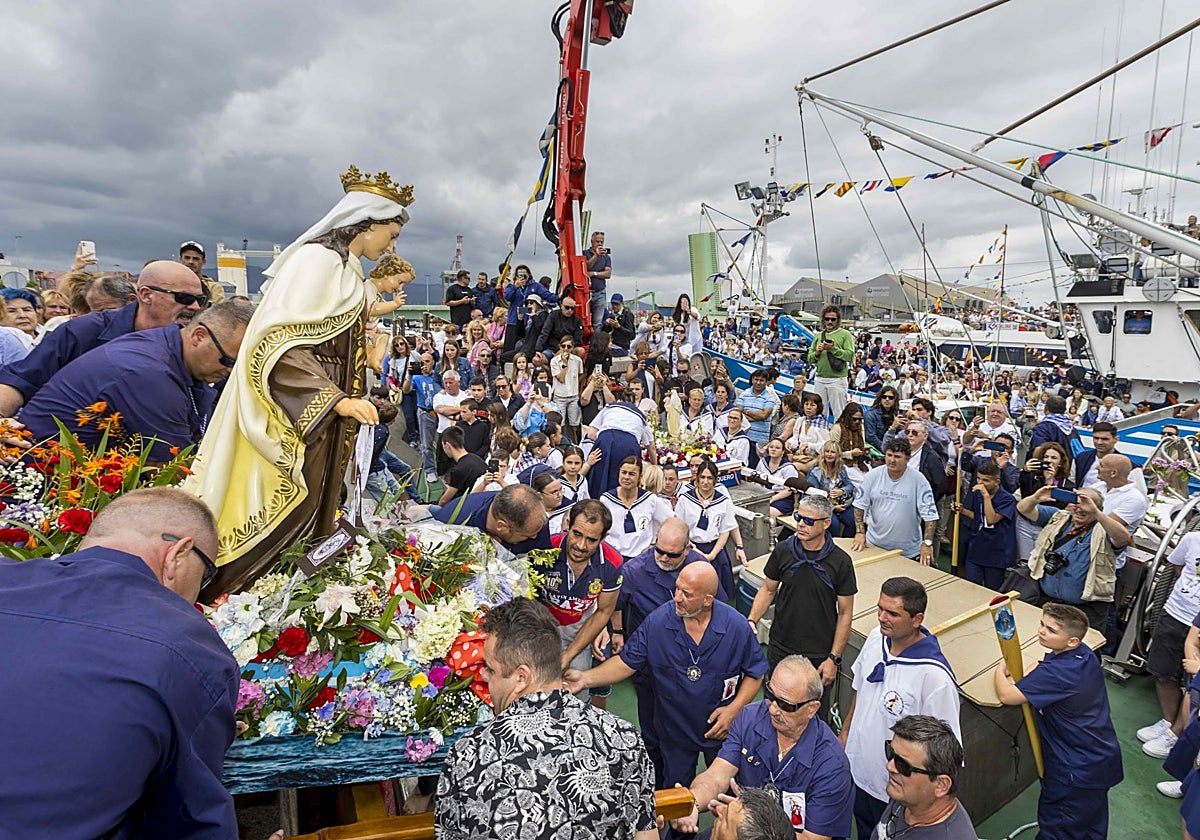 La procesión marítima se retomará mañana jueves en el Barrio Pesquero de Santander.