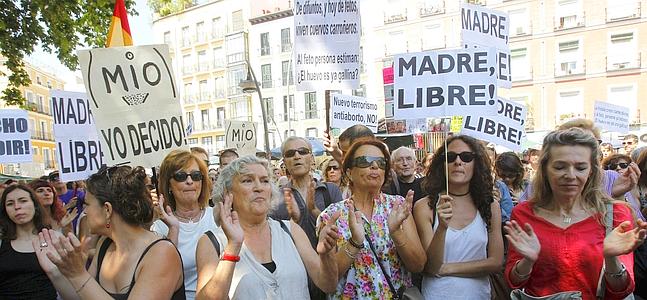Imagen de la concentración ante el Congreso./ Mondelo (Efe) | Atlas