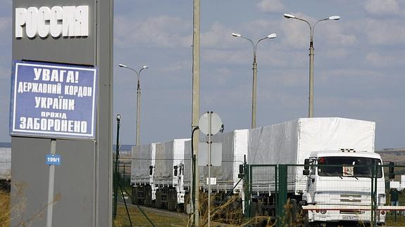 Ucrania acusa a Rusia de invadir su territorio tras la entrada de camiones con ayuda humanitaria