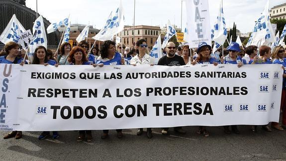 La 'Marea blanca' pide la dimisión de Mato y Rodríguez por su gestión de la crisis del ébola