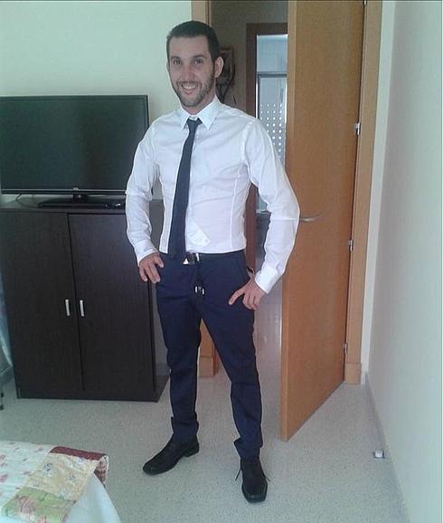 Alejandro tenía 30 años y trabajaba como pintor. 