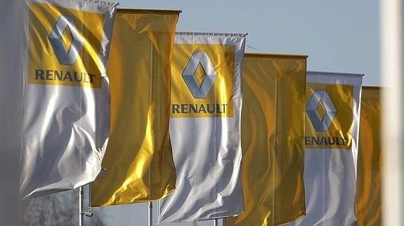 Banderas de Renault en un concesionario de Estrasburgo.