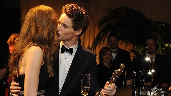 Eddie Redmayne junto a su mujer Hannah Bagshawe.