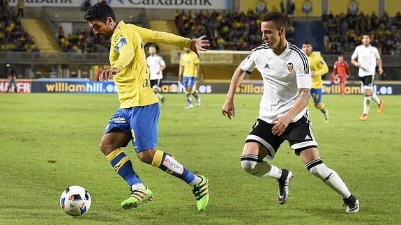 Rodrigo Moreno (d), ante la UD Las Palmas. 