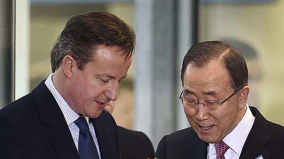David Cameron y Ban Ki-moon durante la conferencia de donantes para Siria de Londres.