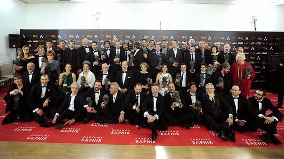 Foto de familia de todos los premiados. 