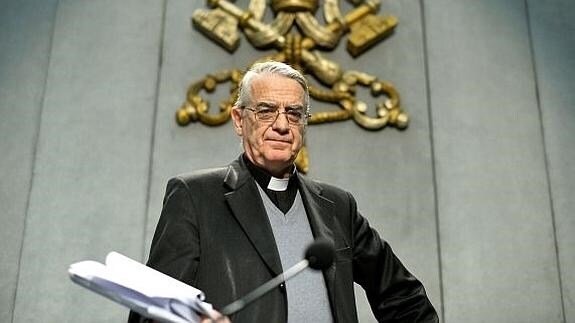 Federico Lombardi durante una rueda de prensa en El Vaticano.