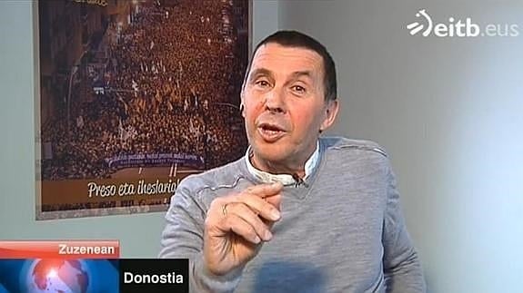 Otegi, durante su entrevista en ETB1.