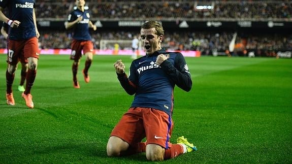 Antoine Griezmann celebra su gol al Valencia. 