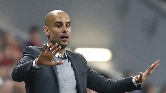 Pep Guardiola da órdenes en el Allianz Arena. 