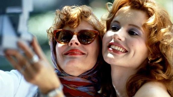 El selfie primitivo de Susan Sarandon y Geena Davis. 