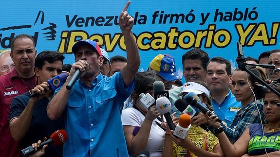 Henrique Capriles durante la concentración por el revocatorio contra Maduro.