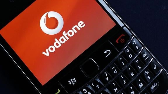 Logotipo de Vodafone en un teléfono móvil. 