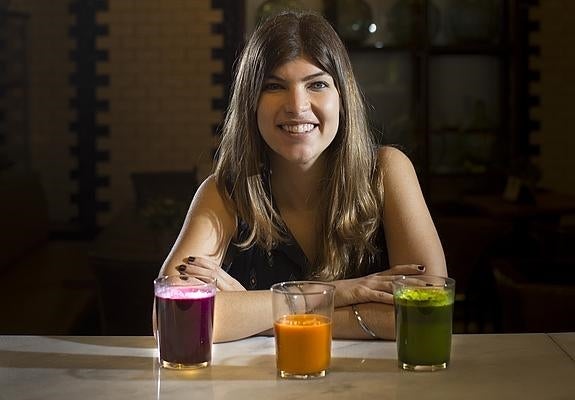 Carla Zaplana, autora de 'Zumos verdes', posa en Gold Gourmet. 