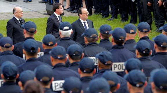 Hollande, durante el homenaje a los policías asesinados.