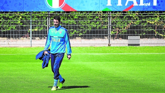 Buffon abandona el campo de entrenamiento. 