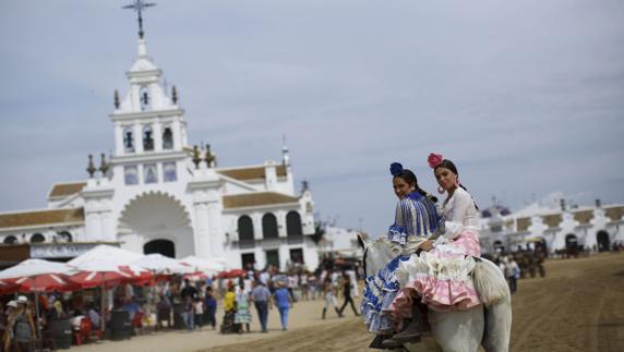 Peregrinos en El Rocío, en Almonte (Huelva).