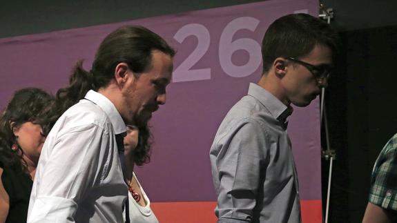 Iglesias y Errejón, tras conocer los resuktados electorales. 