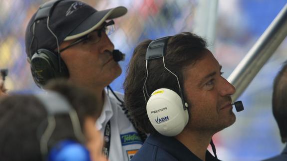 Sito Pons visionando una carrera en el circuito urbano de Bilbao. 