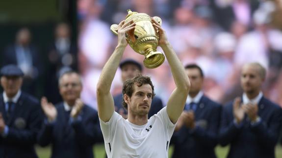 Murray, con el título de campeón. 