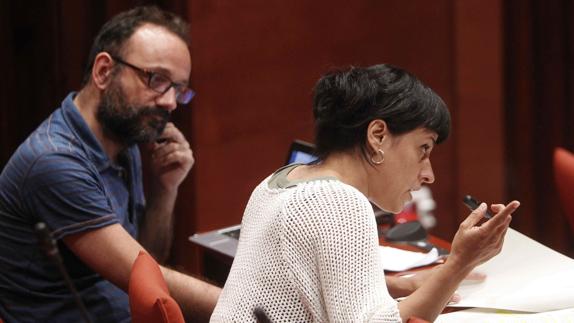 Benet Salellas y Anna Gabriel, diputados de la CUP. 