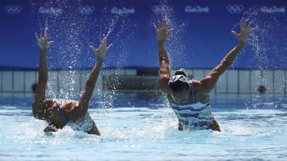 Ona Carbonell (i) y Gemma Mengual (d), en pleno ejercicio. 