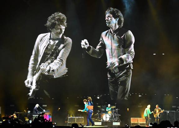 The Rolling Stones, durante su concierto en el festival Desert Trip. 