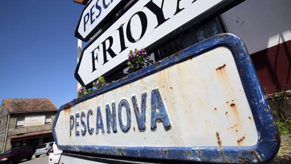 Señal de tráfico que indica la dirección de la factoría de Pescanova en Chapela, Pontevedra.