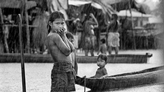 Los indígenas, una de las caras en caleidoscópico conflicto colombiano. La imagen forma parte de la exposición 'Macondo'