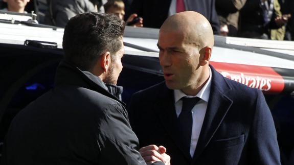 Zidane y SImeone, antes de un partido. 
