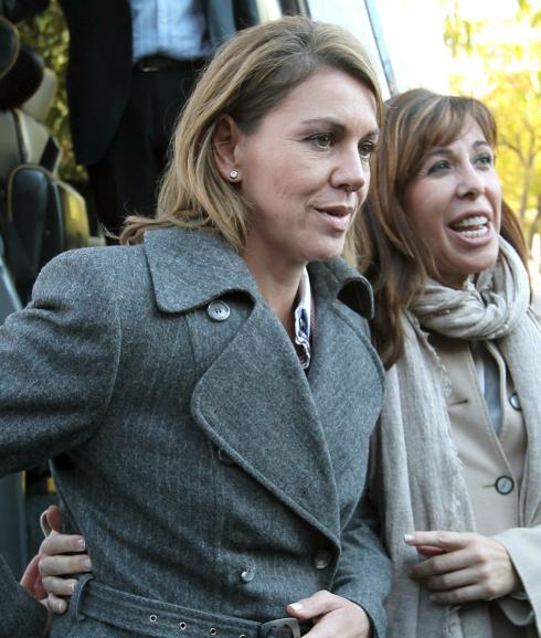 María Dolores de Cospedal y Alicia Sánchez Camacho antes del arranque del congreso del PPC