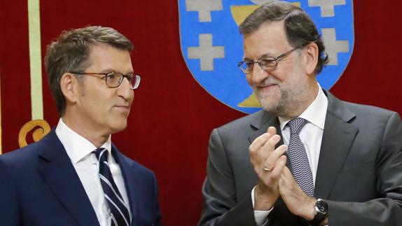 Núñez Feijóo, tras prometer su cargo como presidente de la Xunta de Galicia en presencia de Rajoy. 