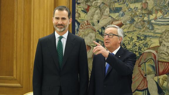 Felipe VI y Jean-Claude Juncker.