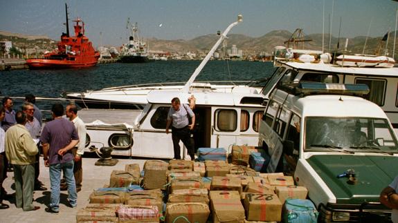 Imagen de una operación en la que la Guardia Civil incautó 6.000 kilos de hachís.