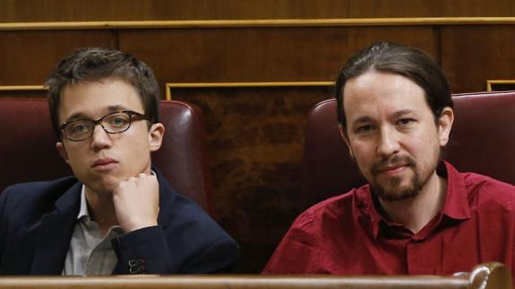 El secretario general de Podemos, Pablo Iglesias, y su portavoz en el Congreso, Iñigo Errejón.