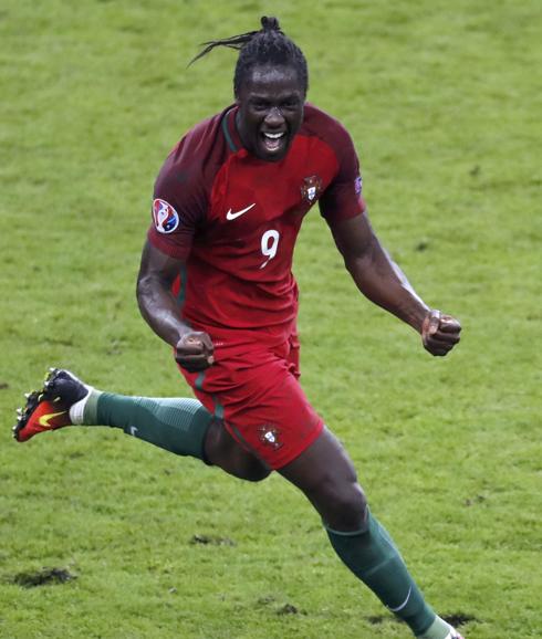 Éder celebra el gol que le dio la Eurocopa a Portugal. 