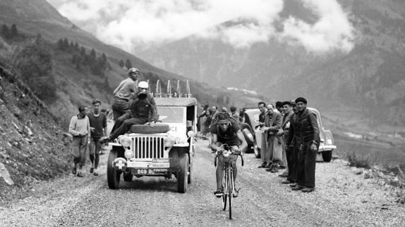 Ferdi Kübler, disputando el Tour de Francia de 1949. 
