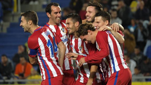 Los jugadores del Atlético celebran el gol de Griezmann. 