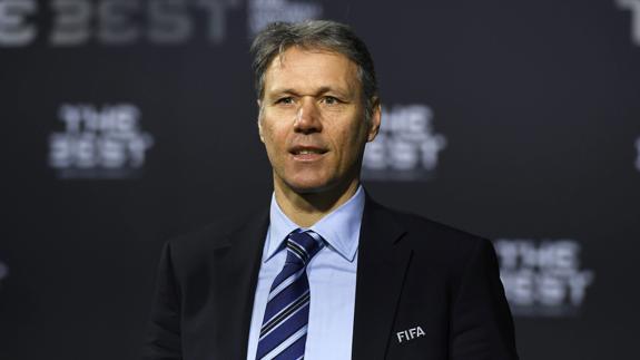 Marco Van Basten, exfutbolista y ahora miembro de la FIFA. 