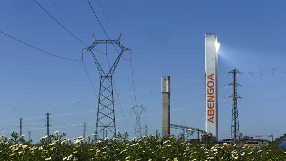 Plataforma solar Solúcar instalada en Sanlúcar la Mayor, Sevilla.