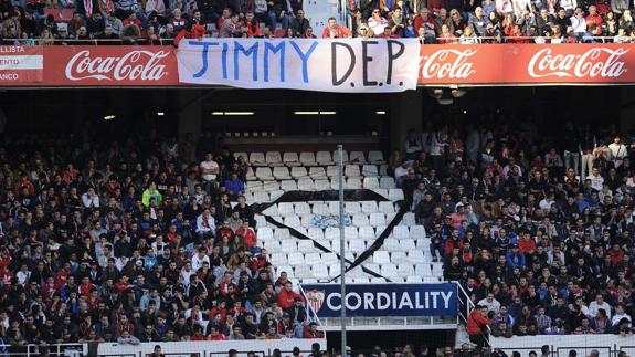 Pancarta en homenaje a Francisco Javier Romero Taboada, 'Jimmy'. 