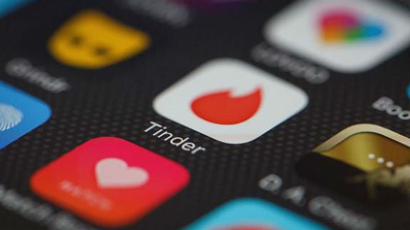 Pantalla con apps en un móvil.