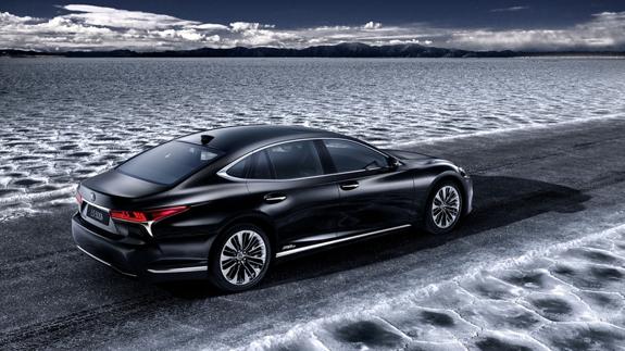 Lexus LS 500h, el buque insignia también híbrido